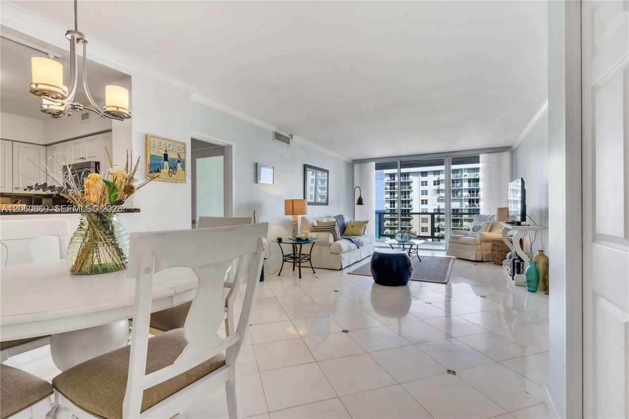 5700 Collins Ave, Unit 15D, Miami Beach, FL 33140 Photo