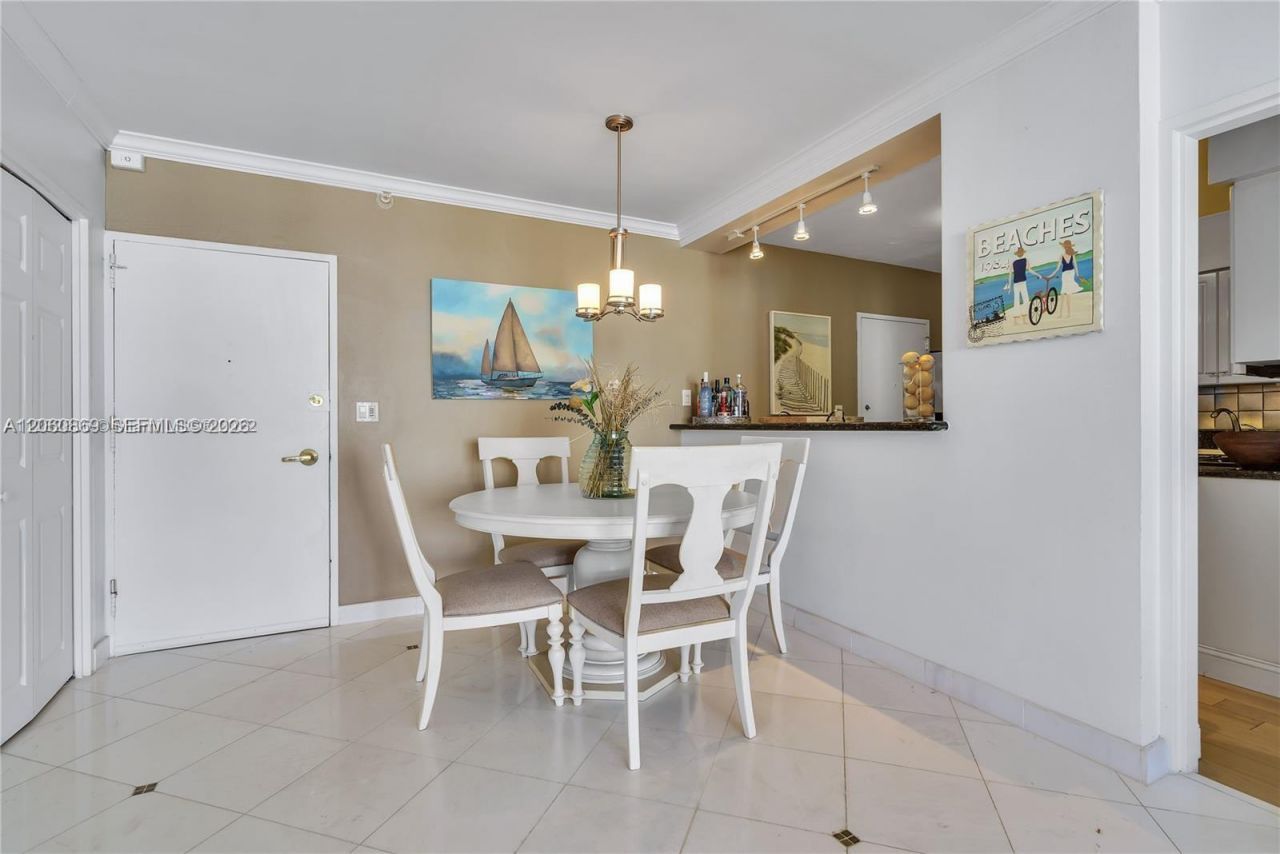5700 Collins Ave, Unit 15D, Miami Beach, FL 33140 Photo