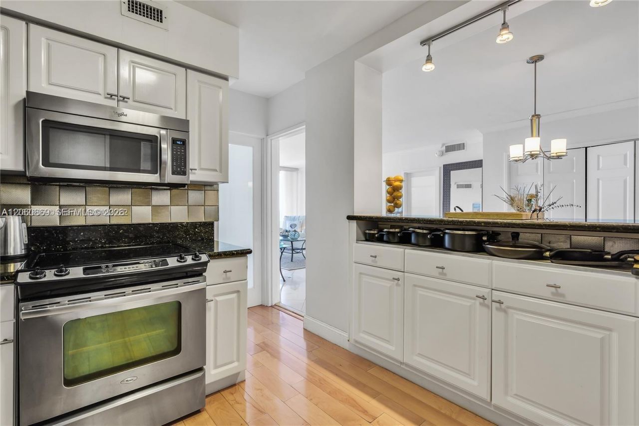 5700 Collins Ave, Unit 15D, Miami Beach, FL 33140 Photo