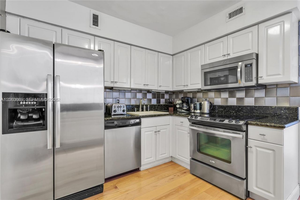 5700 Collins Ave, Unit 15D, Miami Beach, FL 33140 Photo