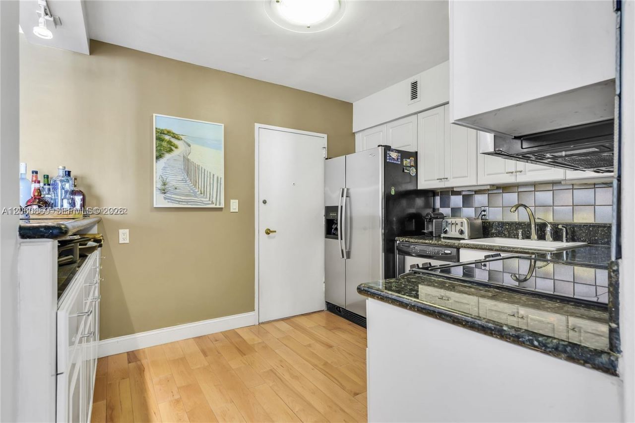 5700 Collins Ave, Unit 15D, Miami Beach, FL 33140 Photo