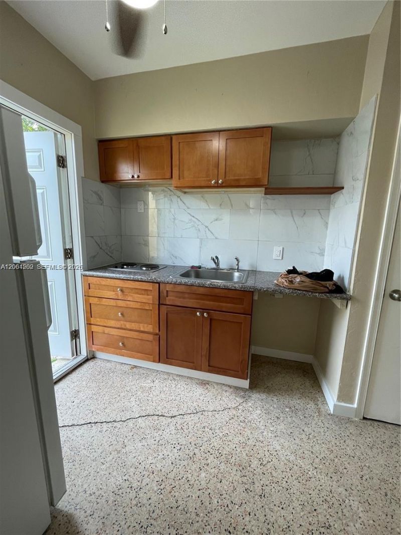 940 SW 4st , Unit 2, Miami, FL 33130 Photo