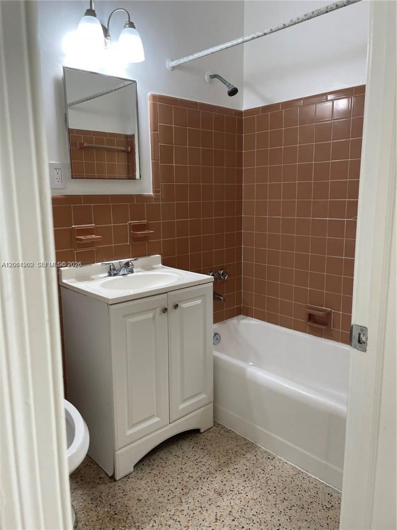 940 SW 4st , Unit 2, Miami, FL 33130 Photo