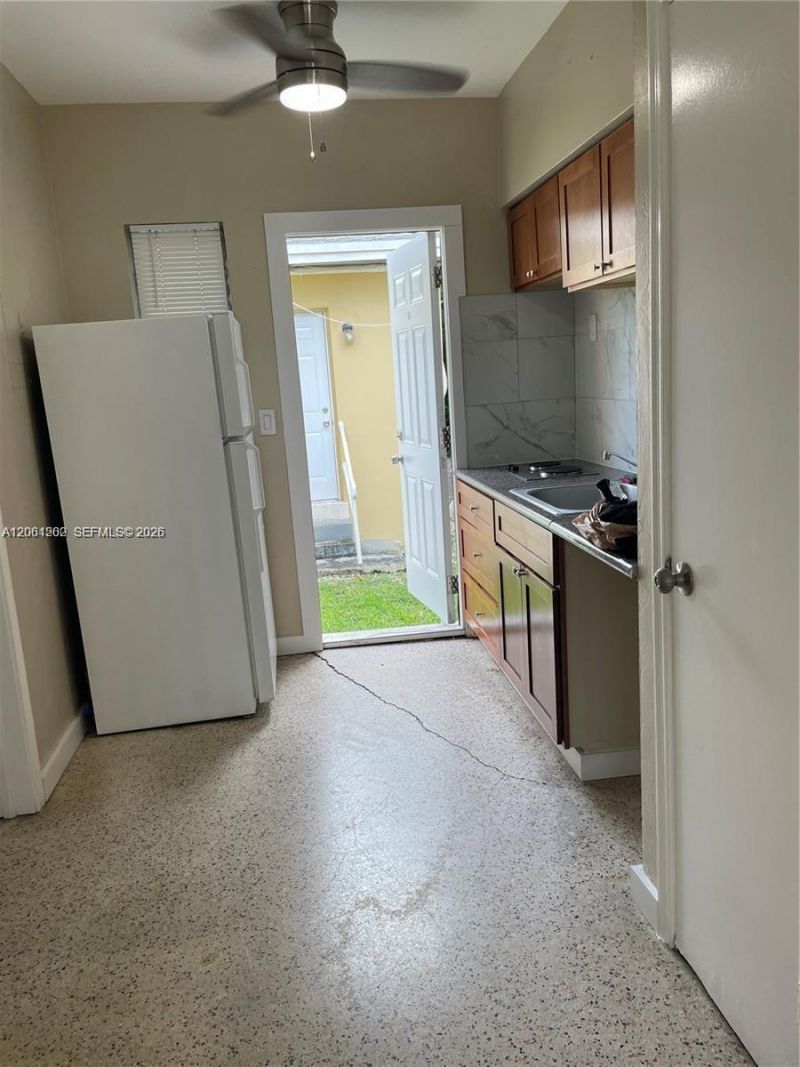 940 SW 4st , Unit 2, Miami, FL 33130 Photo