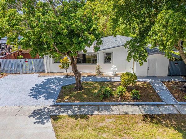 4011 SW 32nd St , West Park, FL 33023