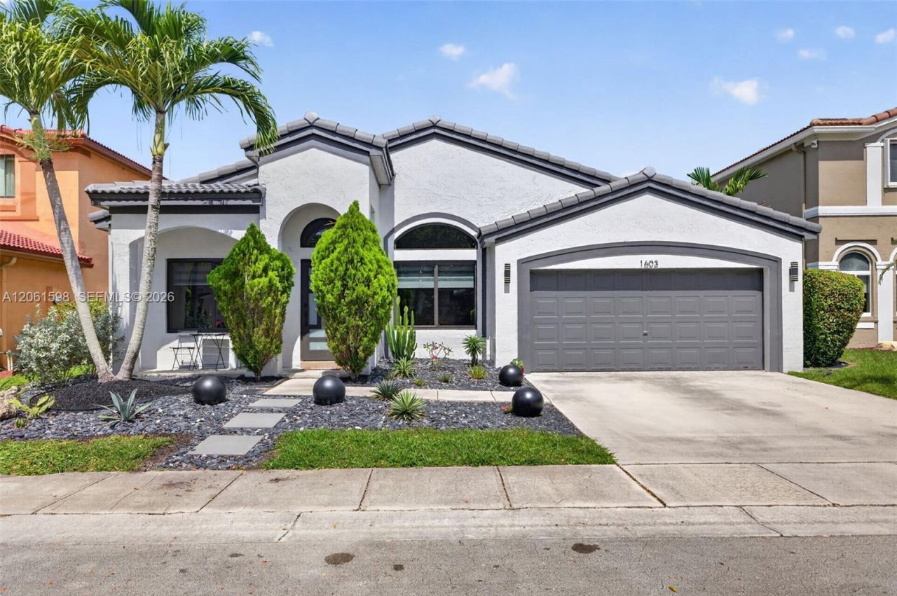 1603 E Harmony Lake Cir, Davie, FL 33324 Main Photo