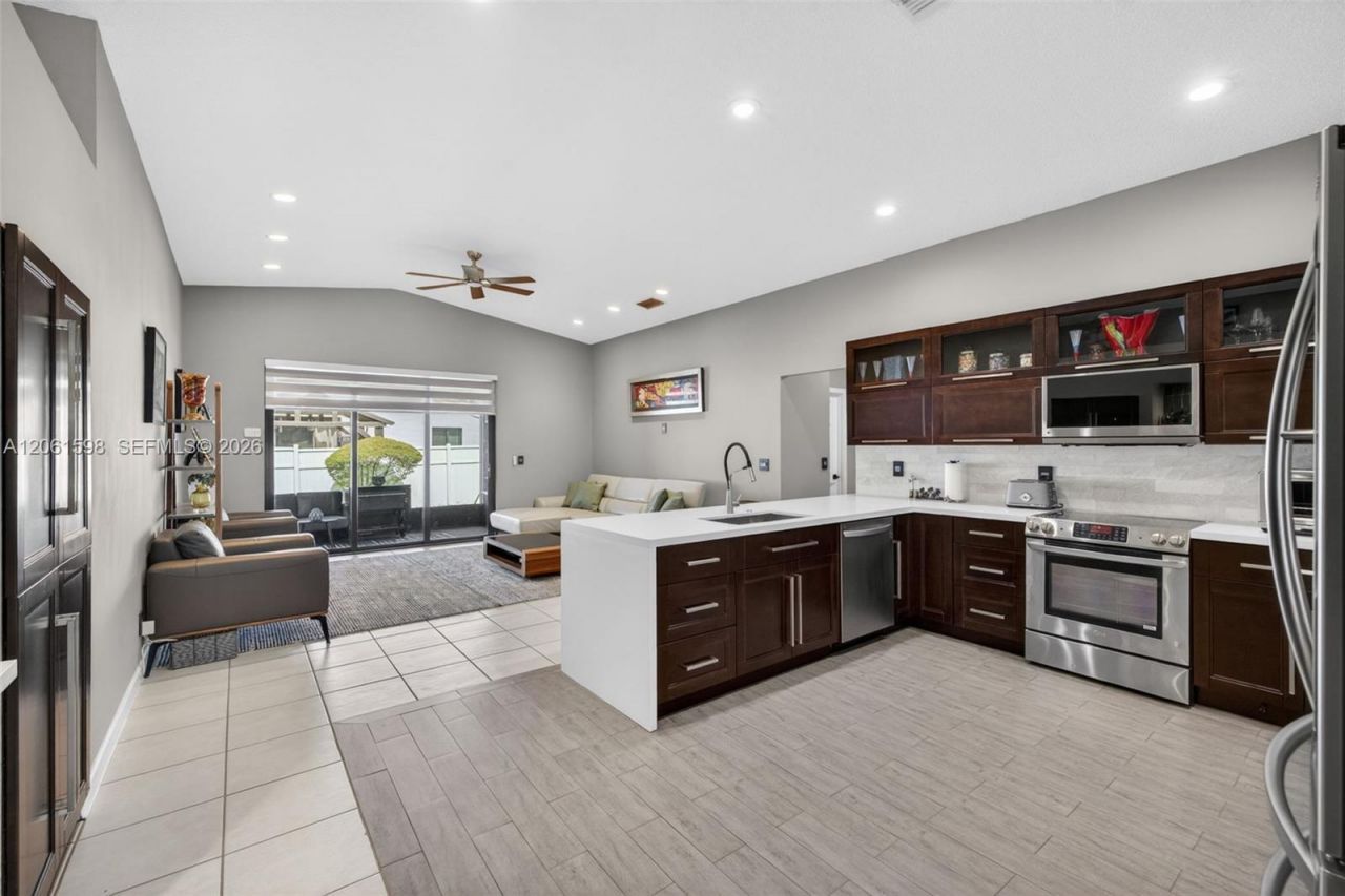 1603 E Harmony Lake Cir, Davie, FL 33324 Photo