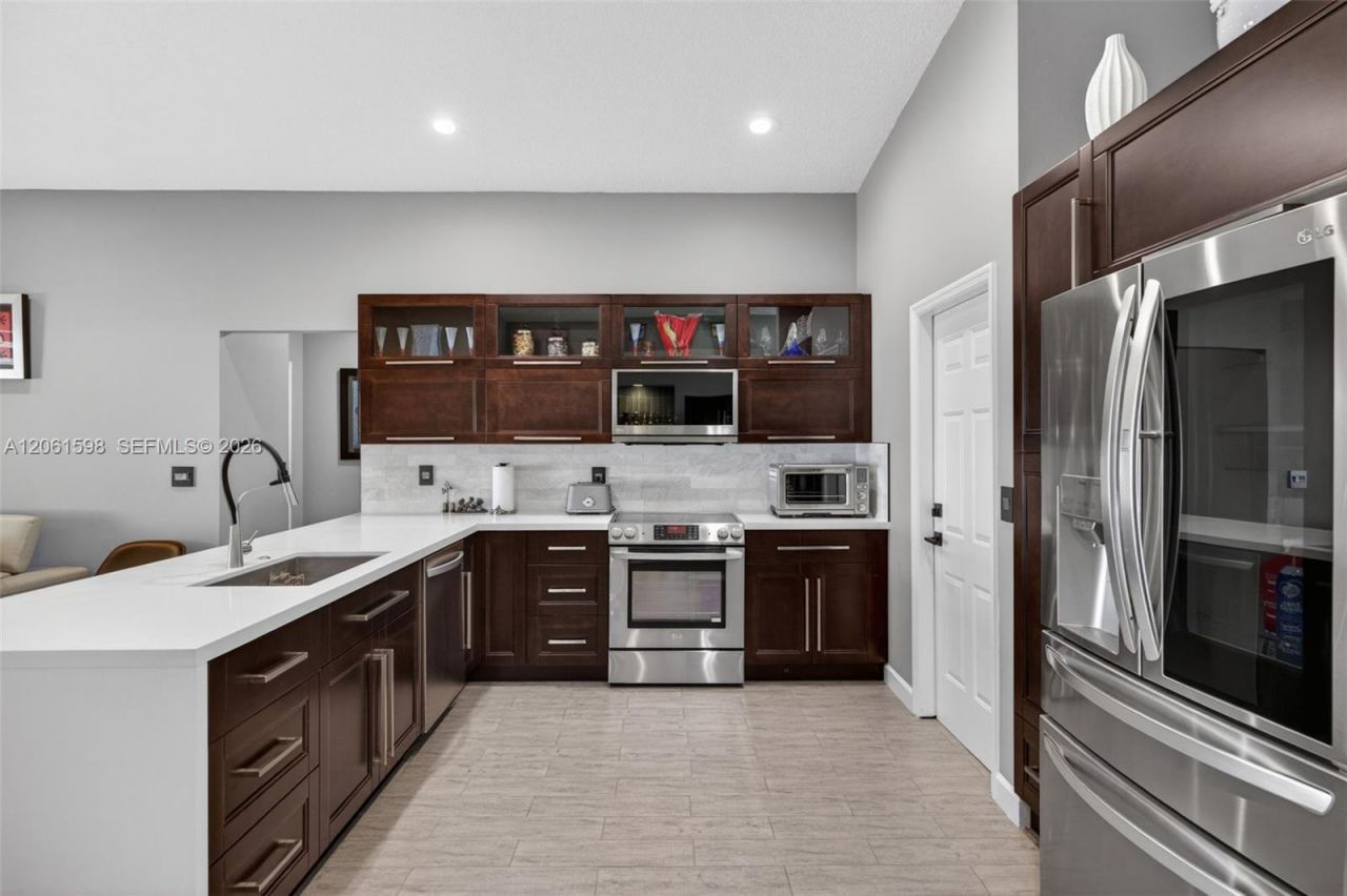 1603 E Harmony Lake Cir, Davie, FL 33324 Photo