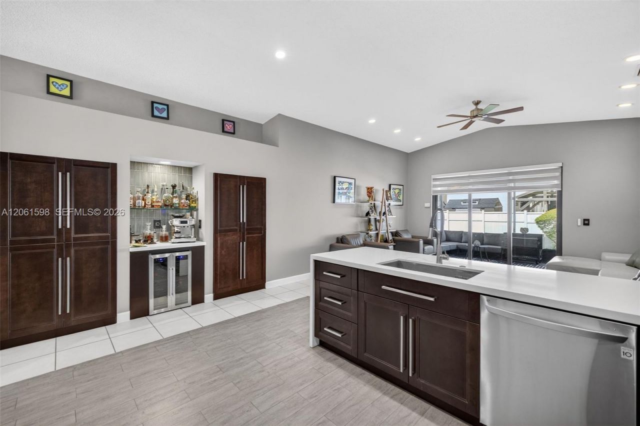 1603 E Harmony Lake Cir, Davie, FL 33324 Photo