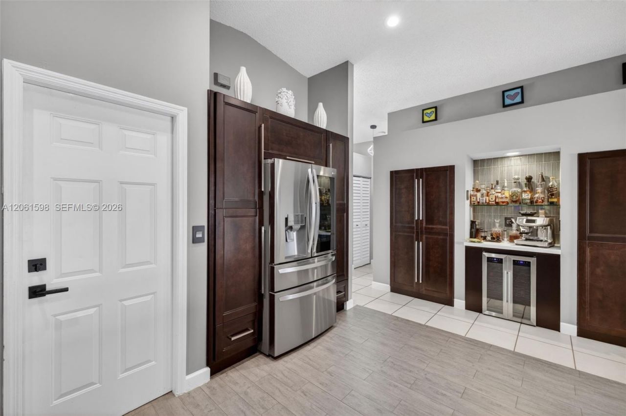 1603 E Harmony Lake Cir, Davie, FL 33324 Photo