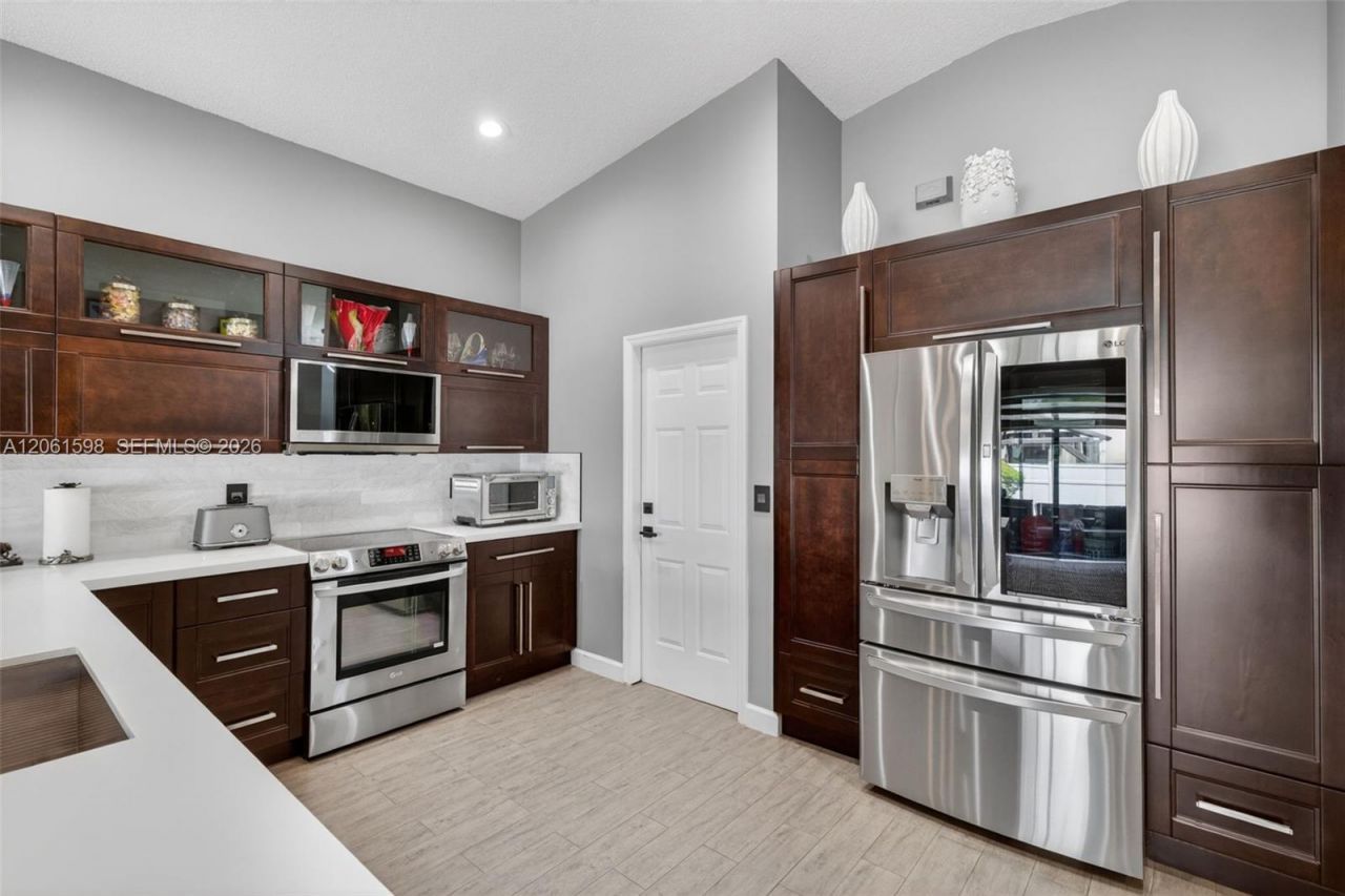 1603 E Harmony Lake Cir, Davie, FL 33324 Photo