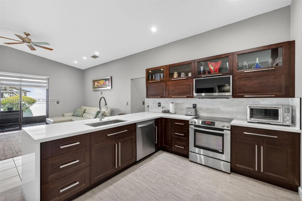 1603 E Harmony Lake Cir, Davie, FL 33324 Photo