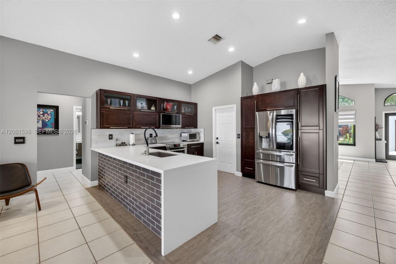 1603 E Harmony Lake Cir, Davie, FL 33324 Photo