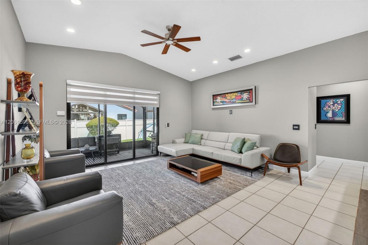 1603 E Harmony Lake Cir, Davie, FL 33324 Photo