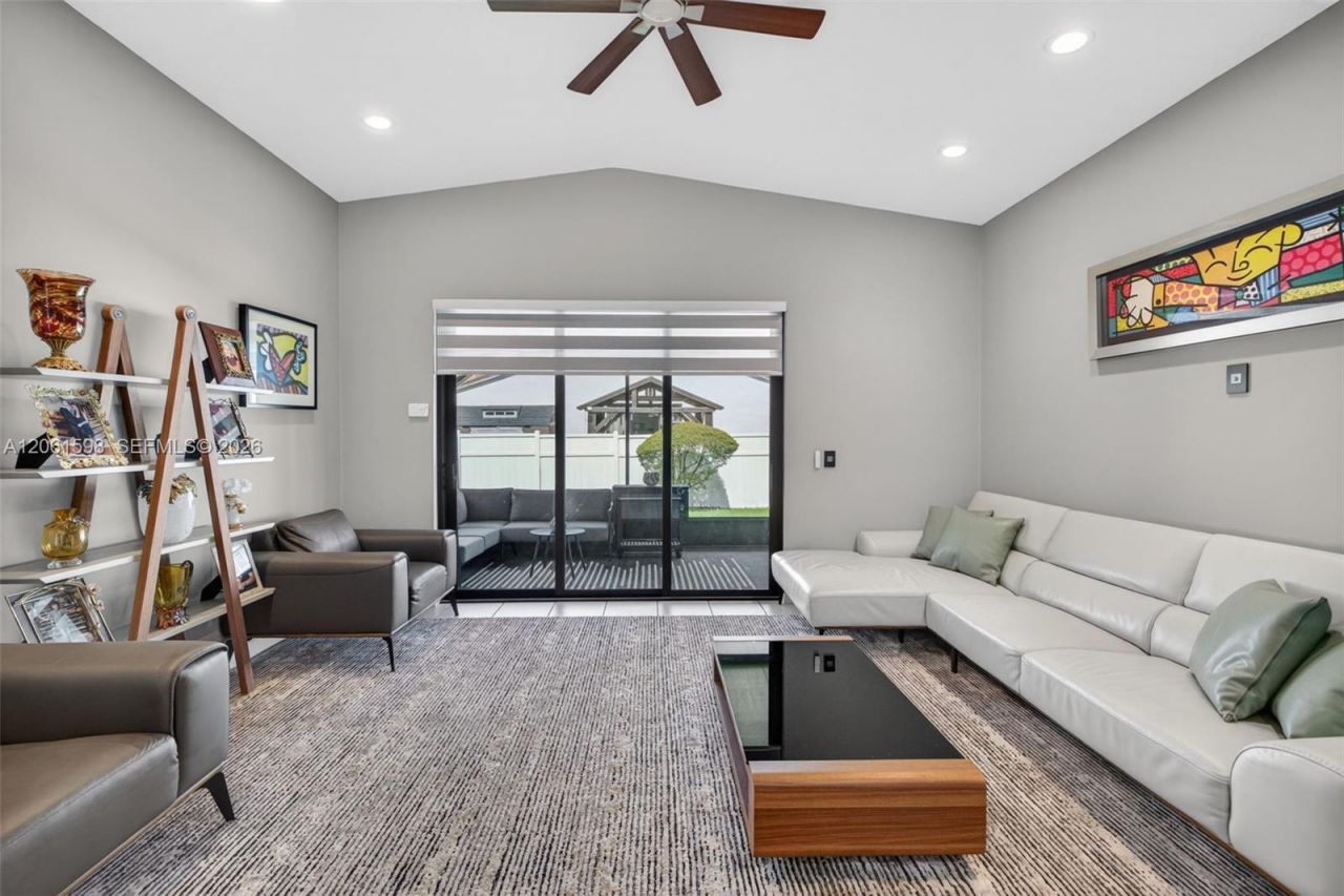 1603 E Harmony Lake Cir, Davie, FL 33324 Photo