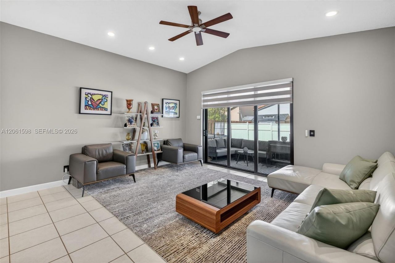 1603 E Harmony Lake Cir, Davie, FL 33324 Photo