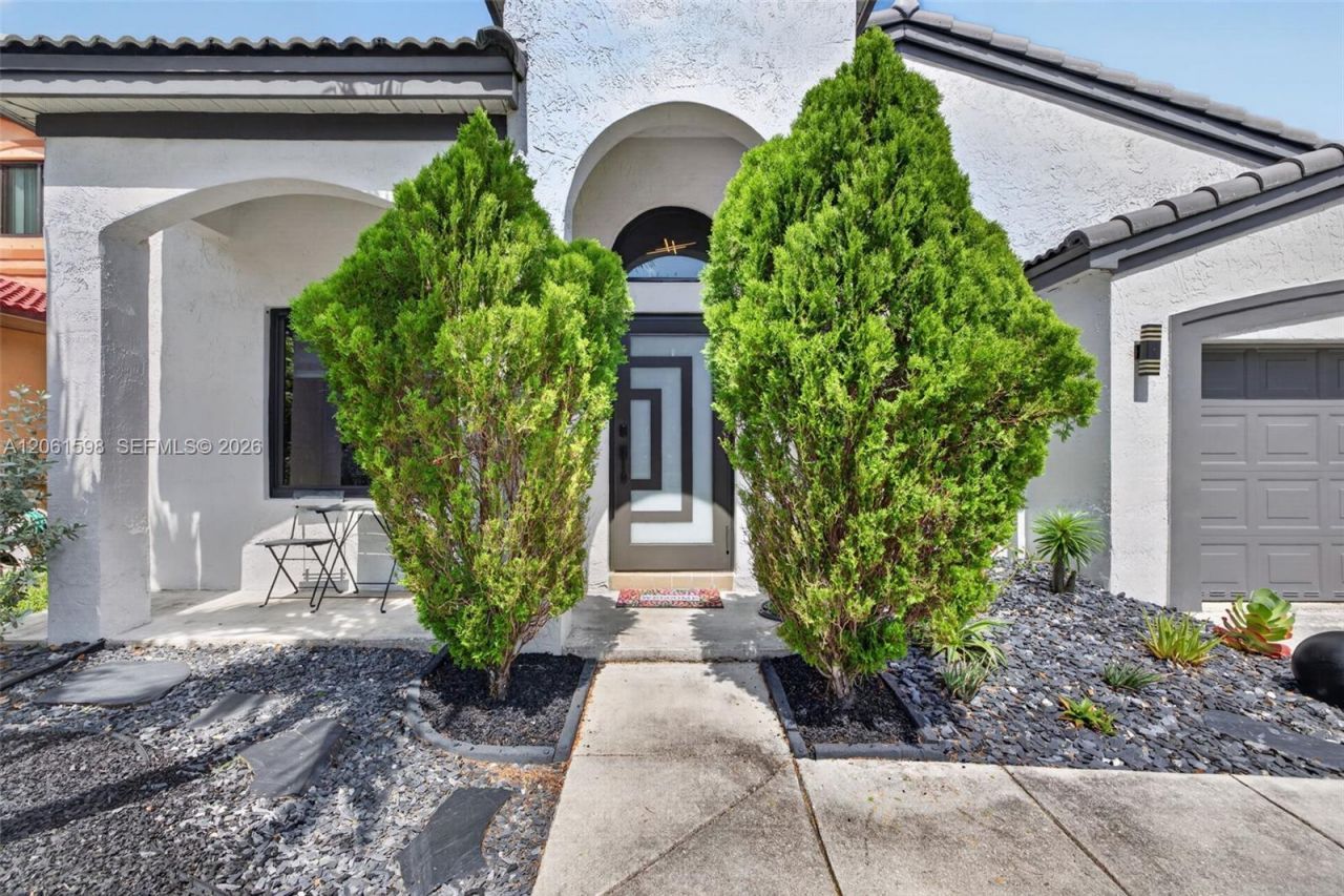 1603 E Harmony Lake Cir, Davie, FL 33324 Photo