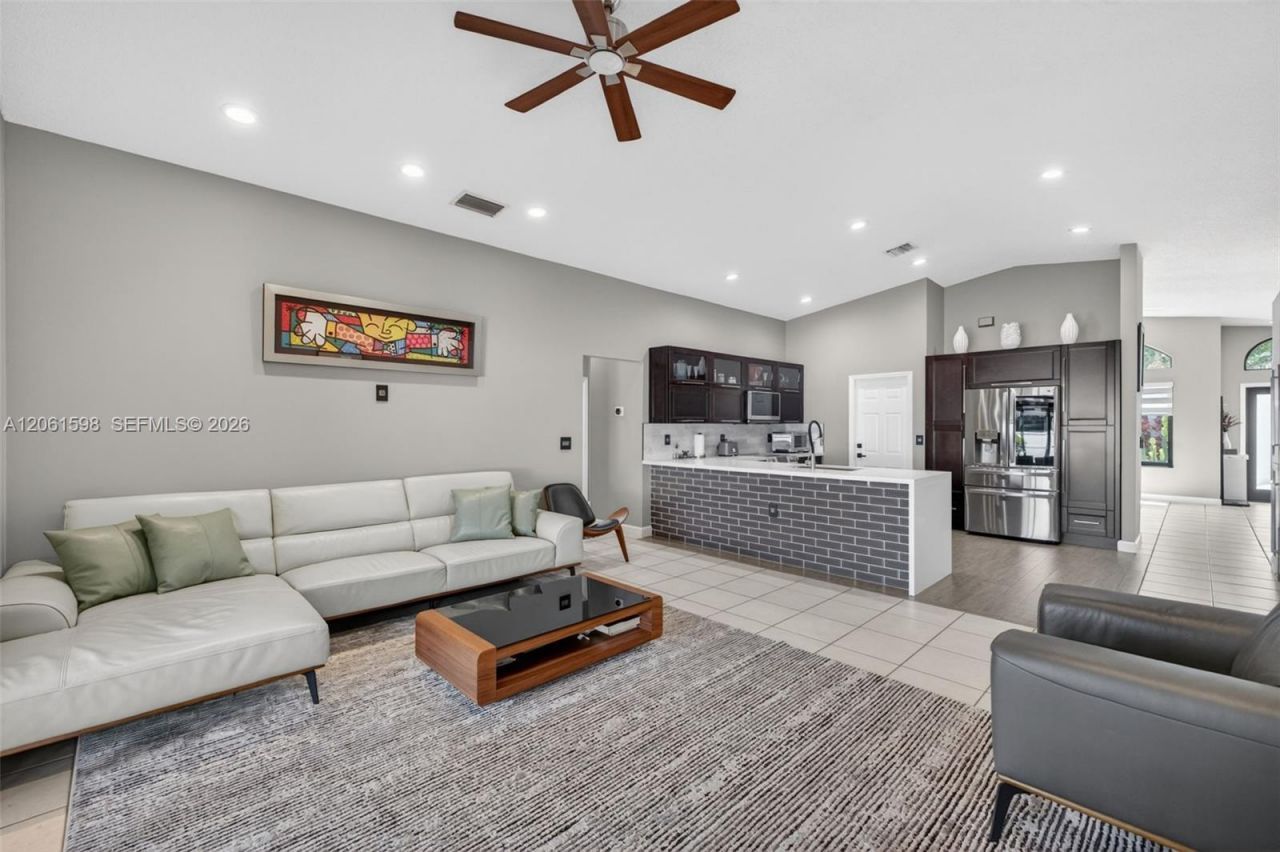 1603 E Harmony Lake Cir, Davie, FL 33324 Photo