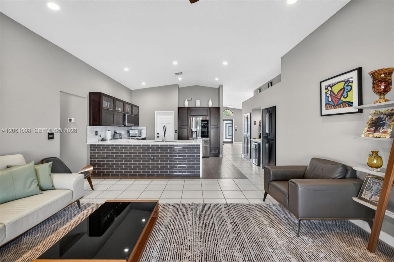 1603 E Harmony Lake Cir, Davie, FL 33324 Photo