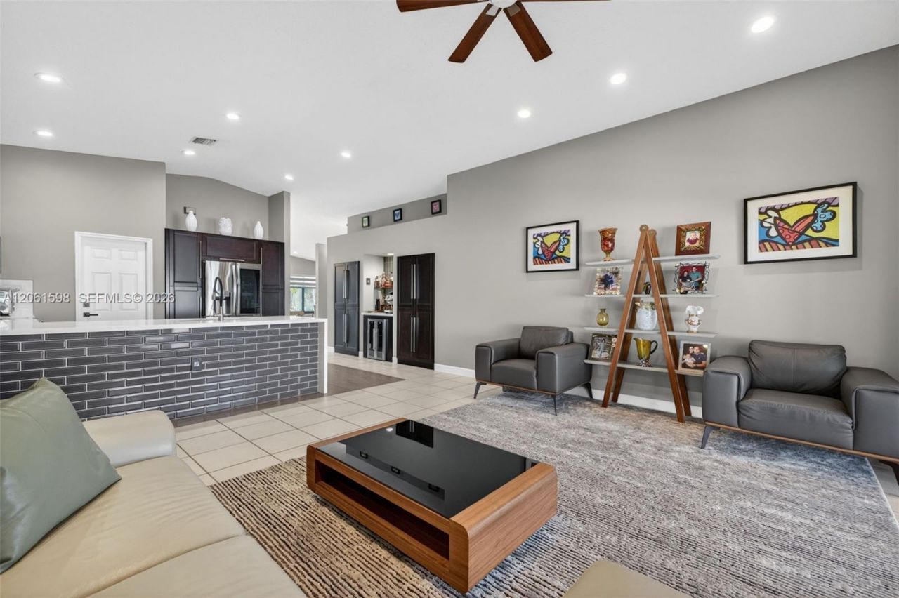 1603 E Harmony Lake Cir, Davie, FL 33324 Photo