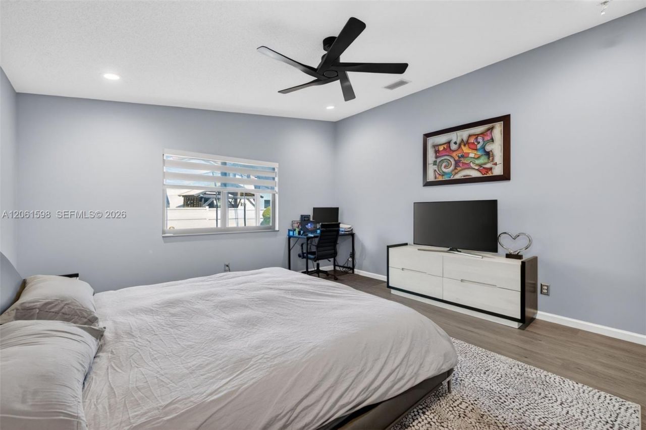 1603 E Harmony Lake Cir, Davie, FL 33324 Photo