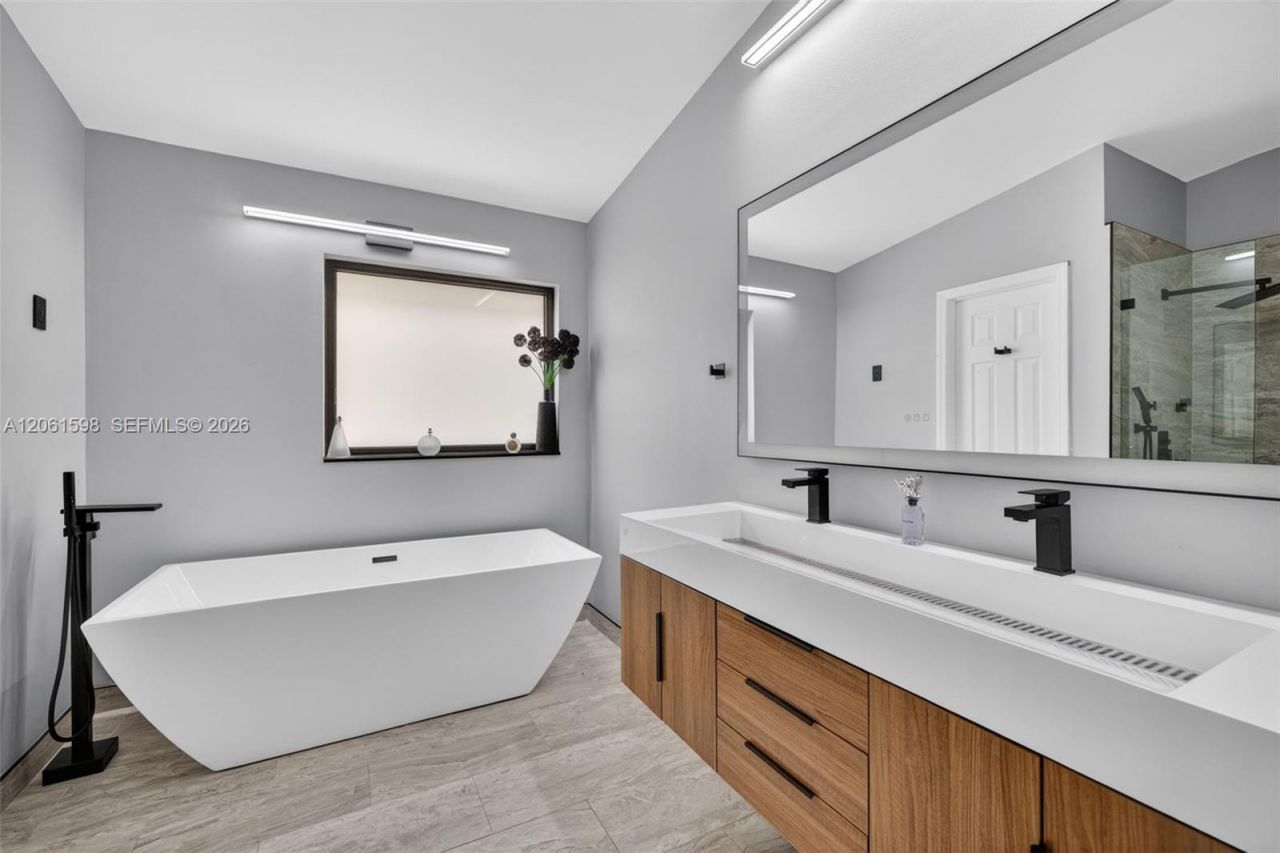 1603 E Harmony Lake Cir, Davie, FL 33324 Photo
