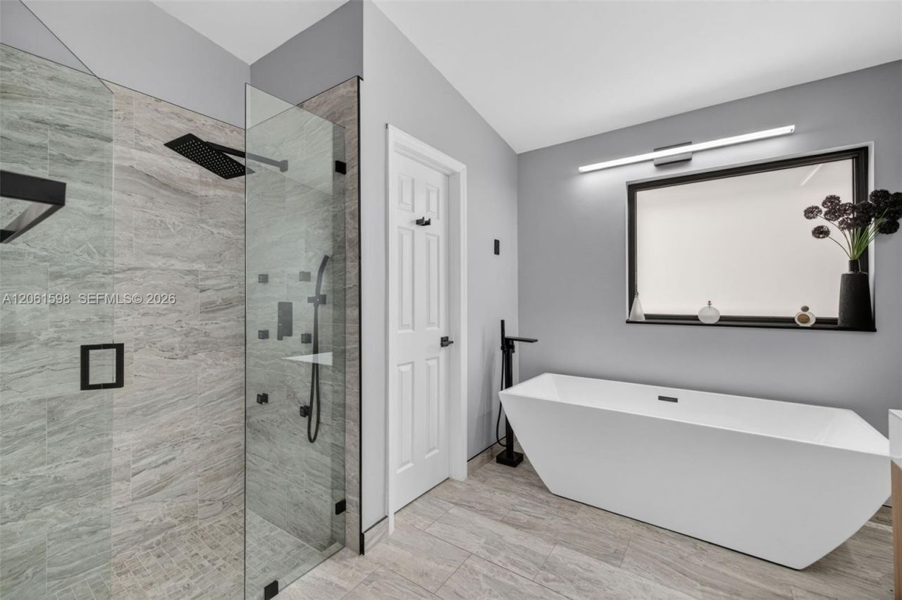 1603 E Harmony Lake Cir, Davie, FL 33324 Photo