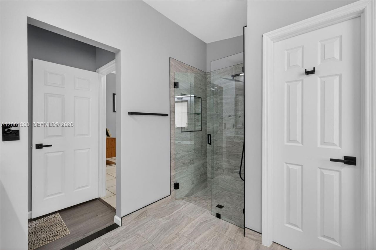 1603 E Harmony Lake Cir, Davie, FL 33324 Photo