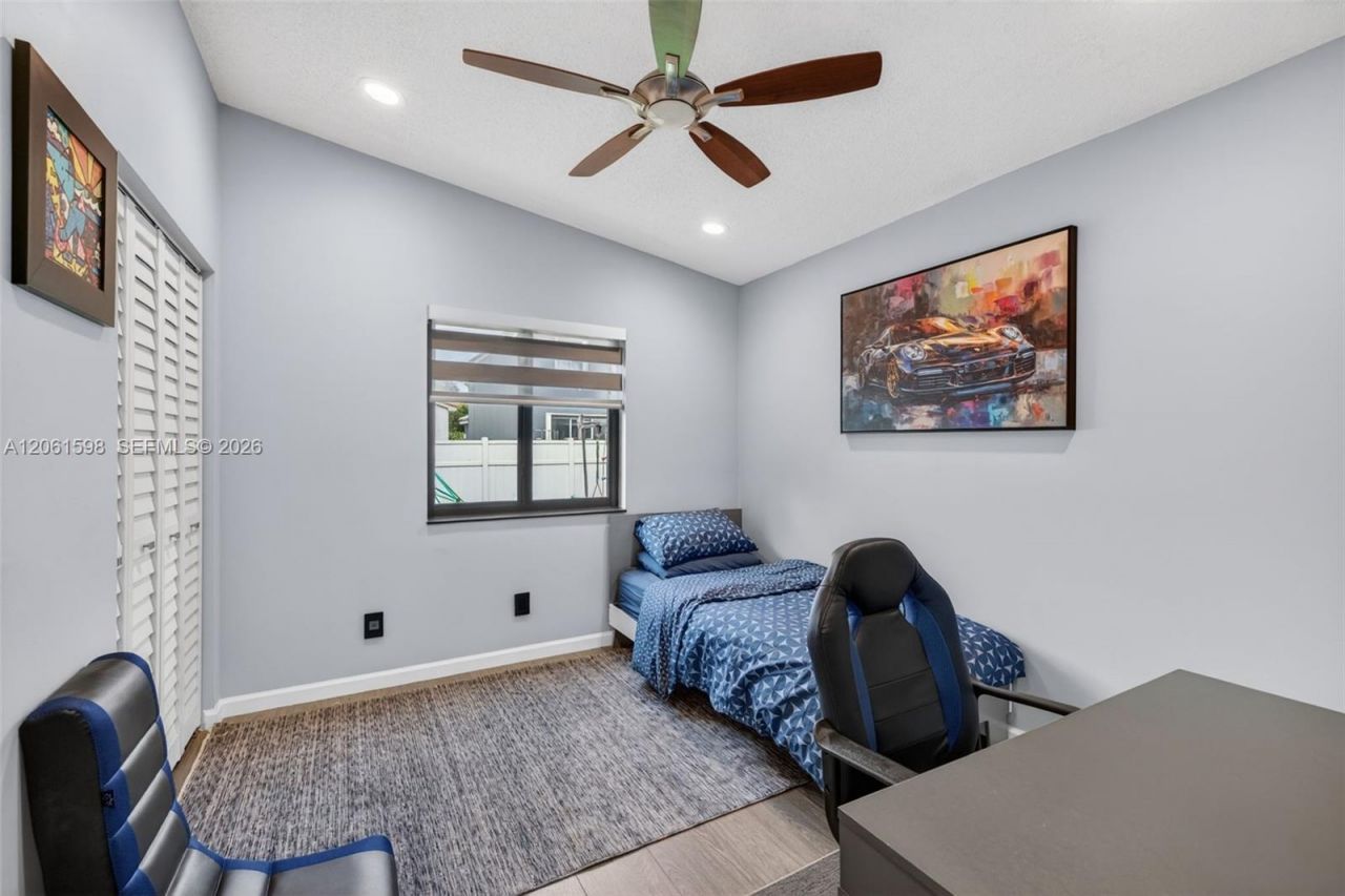 1603 E Harmony Lake Cir, Davie, FL 33324 Photo
