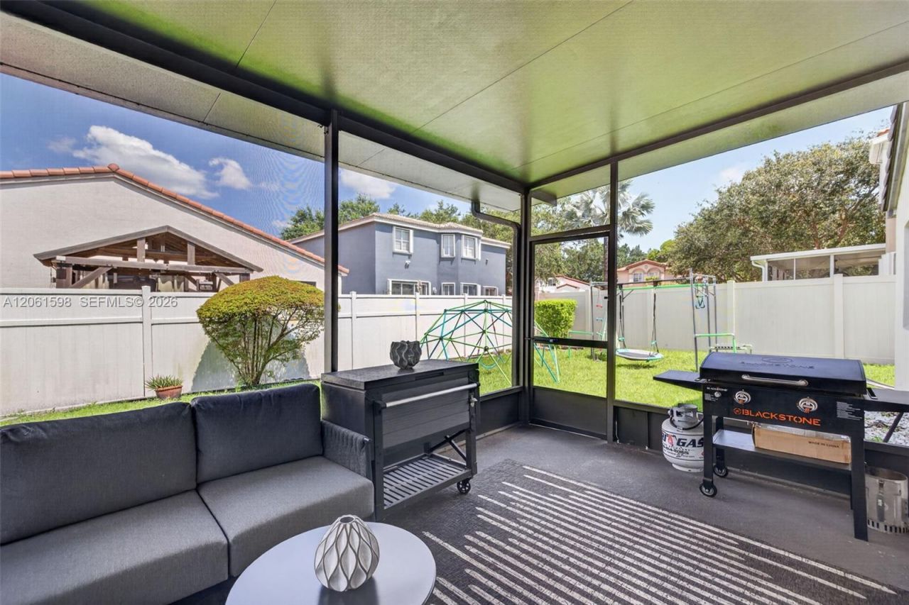 1603 E Harmony Lake Cir, Davie, FL 33324 Photo