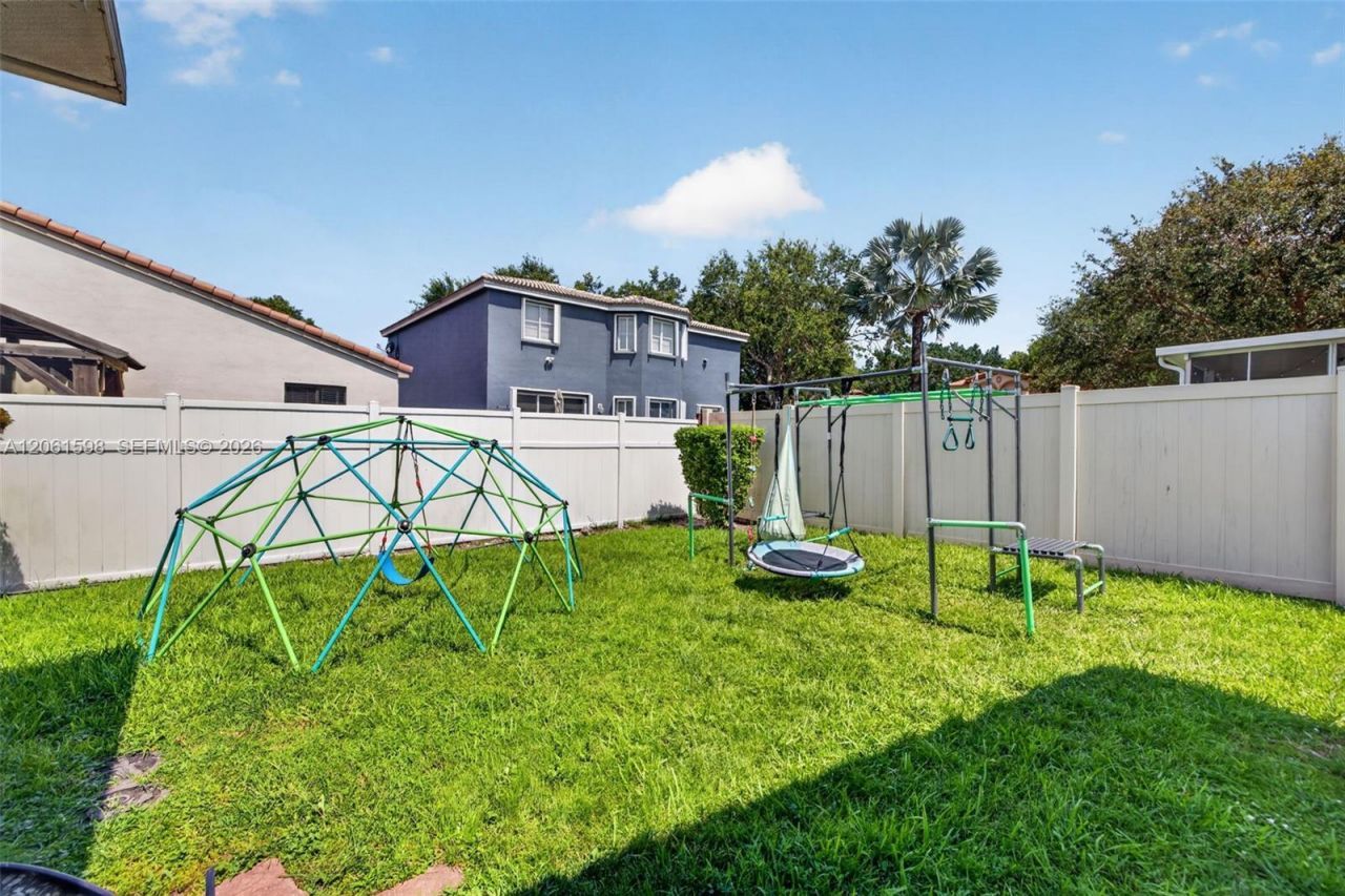 1603 E Harmony Lake Cir, Davie, FL 33324 Photo