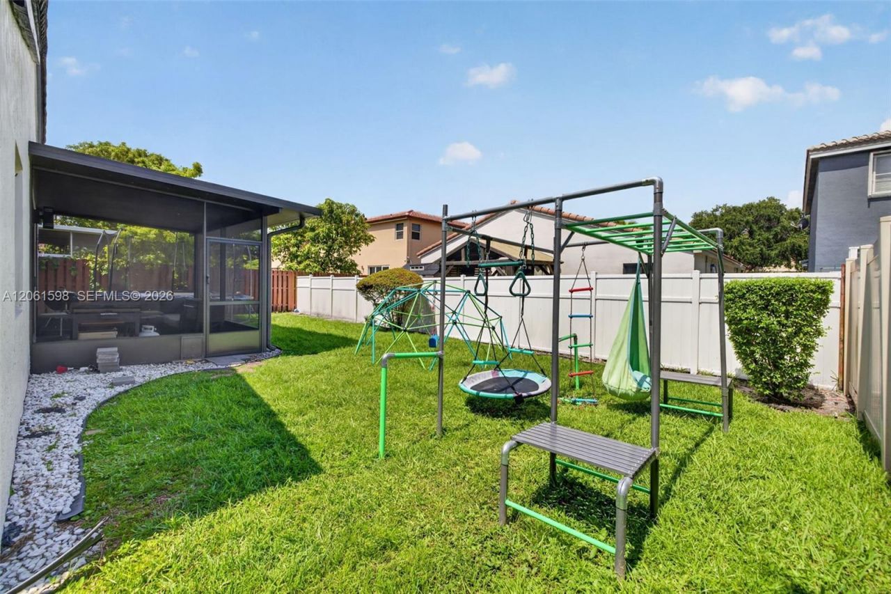 1603 E Harmony Lake Cir, Davie, FL 33324 Photo