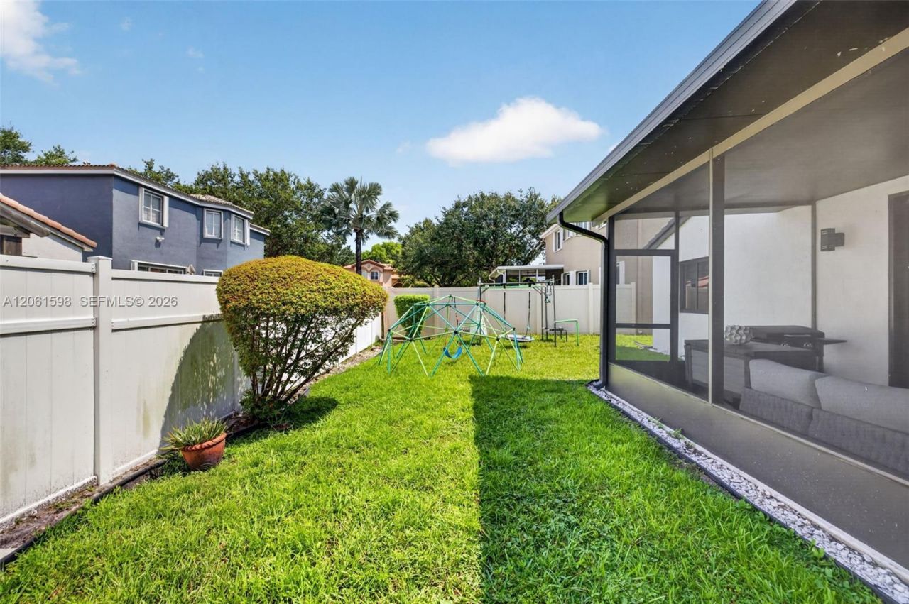1603 E Harmony Lake Cir, Davie, FL 33324 Photo