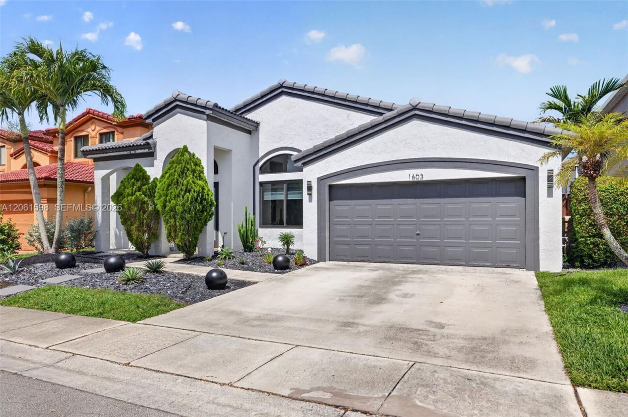 1603 E Harmony Lake Cir, Davie, FL 33324 Photo
