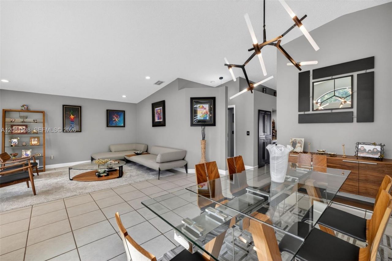 1603 E Harmony Lake Cir, Davie, FL 33324 Photo