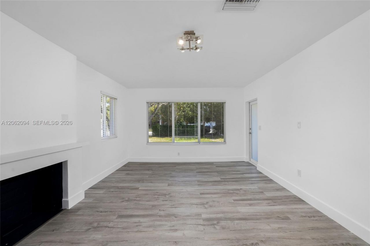 14120 NW 2nd Ave, Miami, FL 33168 Photo