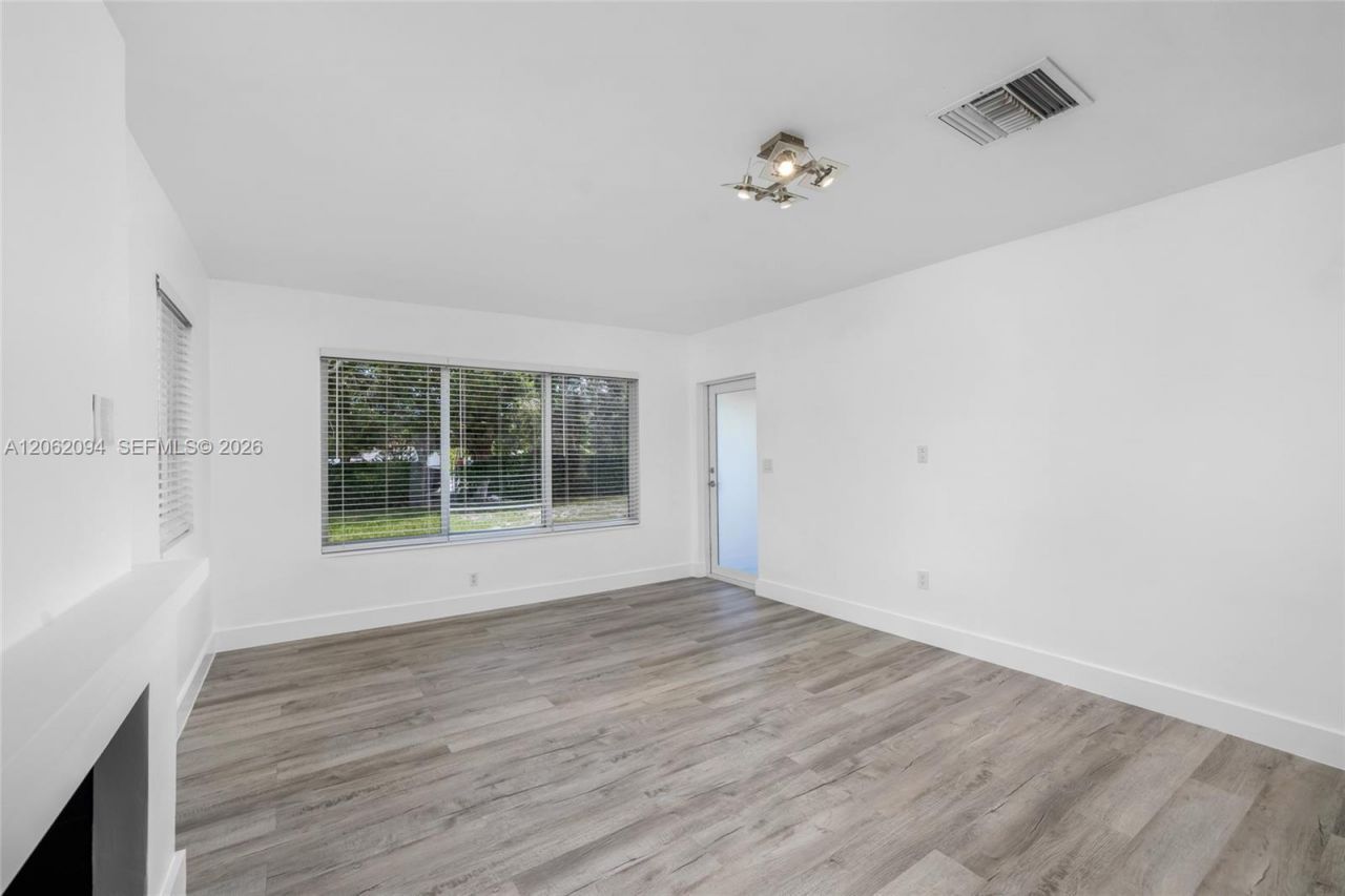 14120 NW 2nd Ave, Miami, FL 33168 Photo