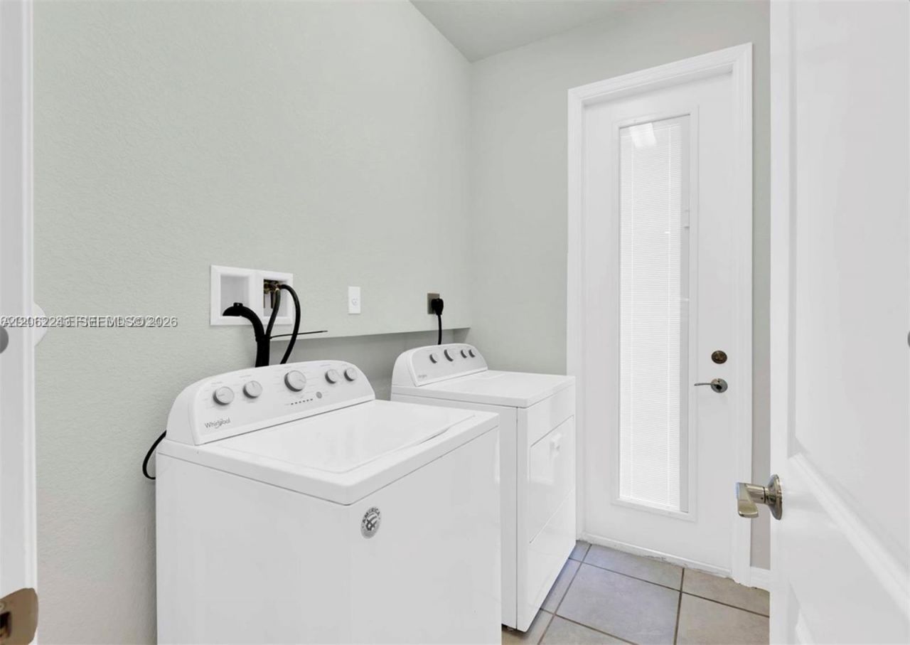 1240 Eucalyptus Dr, Unit 2, Hollywood, FL 33021 Photo