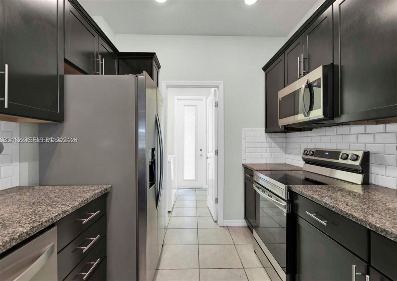 1240 Eucalyptus Dr, Unit 2, Hollywood, FL 33021 Photo