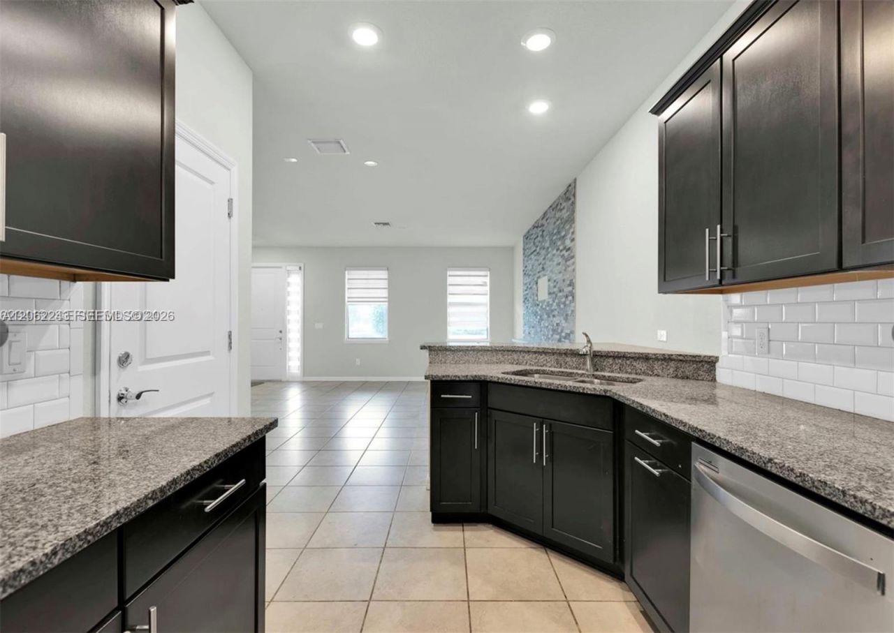 1240 Eucalyptus Dr, Unit 2, Hollywood, FL 33021 Photo
