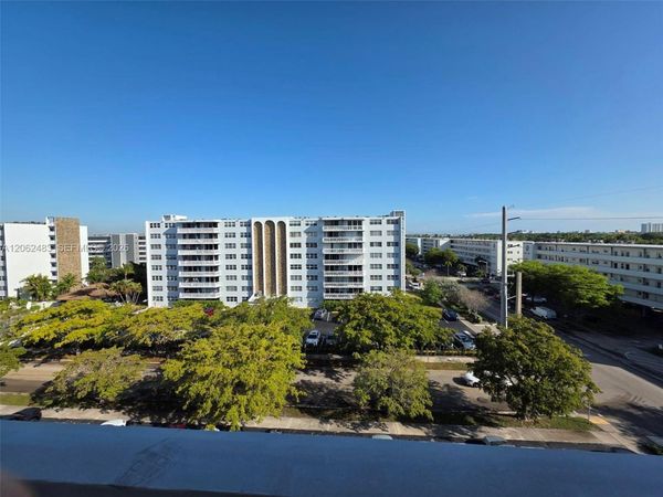 319 NE 14th Ave, Unit 702, Hallandale Beach, FL 33009