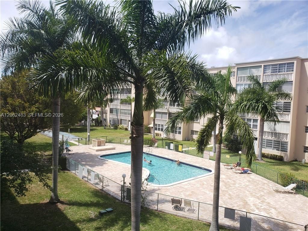 319 NE 14th Ave, Unit 702, Hallandale Beach, FL 33009 Photo