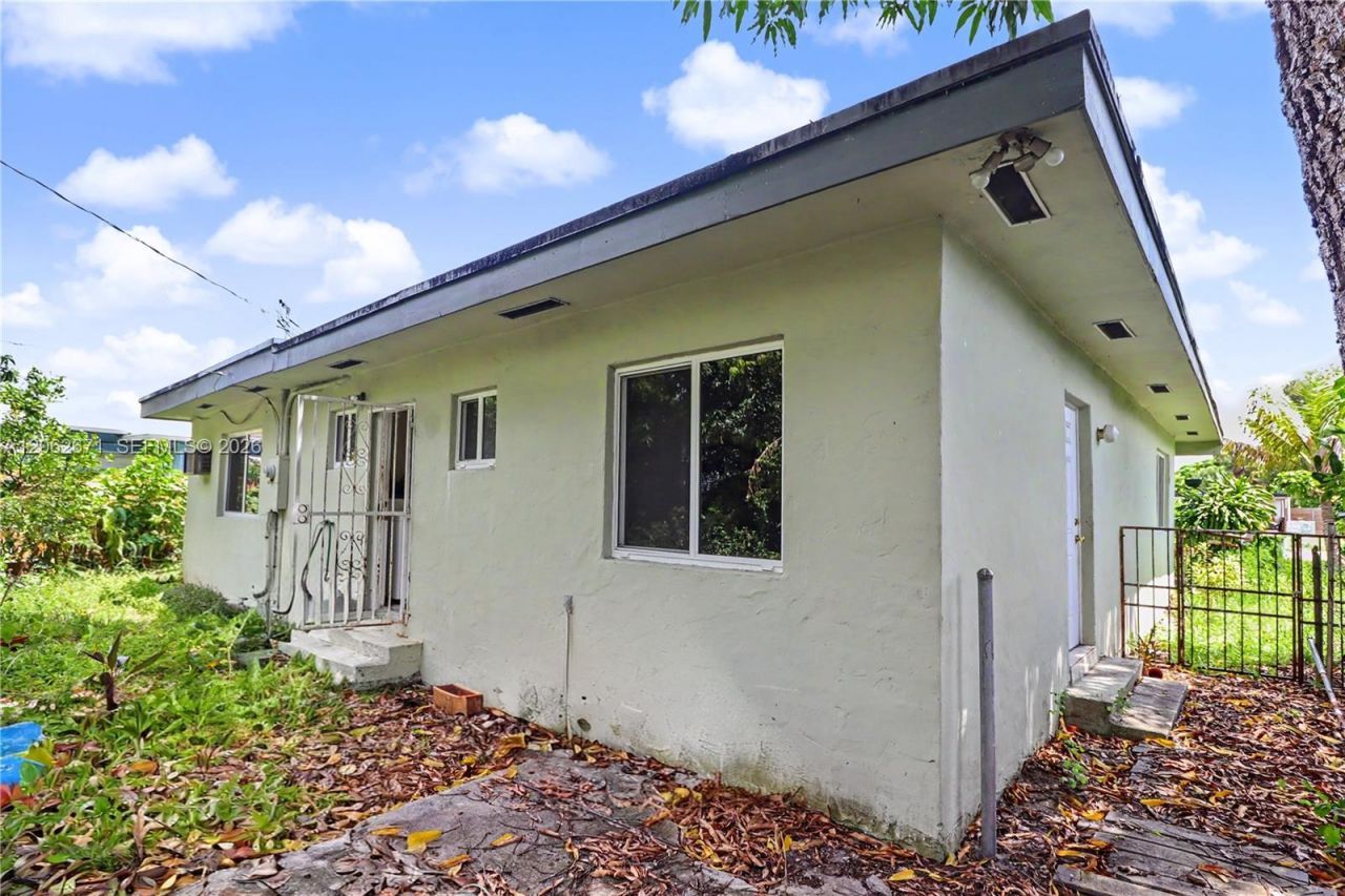 1155 NE 136th St, North Miami, FL 33161 Photo