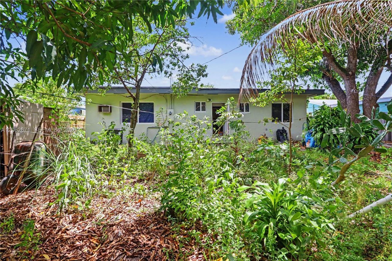 1155 NE 136th St, North Miami, FL 33161 Photo