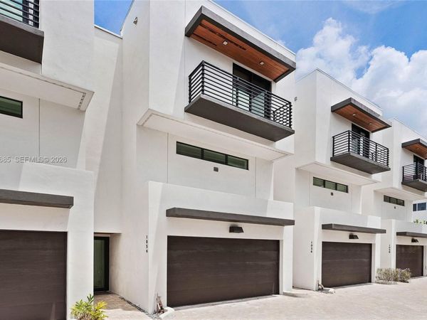 1054 N Victoria Park Rd , Fort Lauderdale, FL 33304