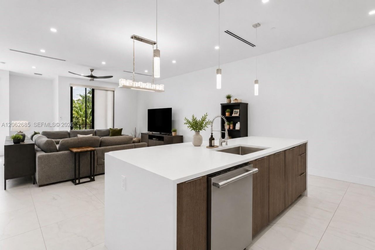 1054 N Victoria Park Rd , Fort Lauderdale, FL 33304 Photo