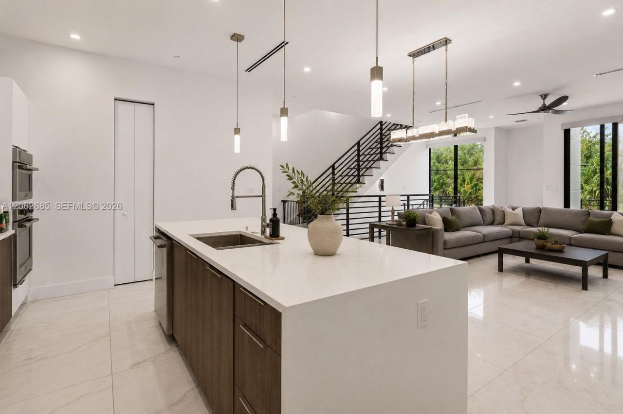 1054 N Victoria Park Rd , Fort Lauderdale, FL 33304 Photo