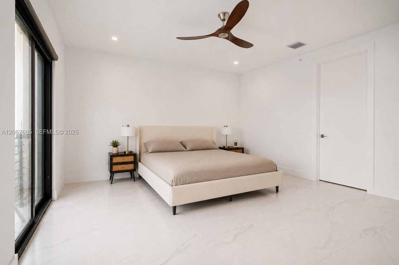 1054 N Victoria Park Rd , Fort Lauderdale, FL 33304 Photo