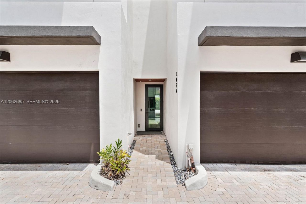 1054 N Victoria Park Rd , Fort Lauderdale, FL 33304 Photo