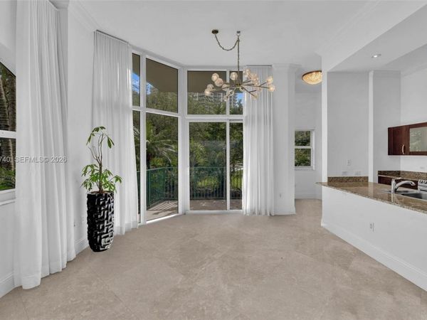 20000 E Country Club Dr, Unit 110, Aventura, FL 33180